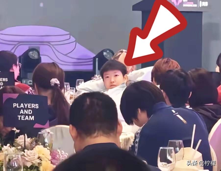 这个世界上我最想不通的人，
就是孙颖莎了，
明明已经25岁了，怎么动作还是跟18