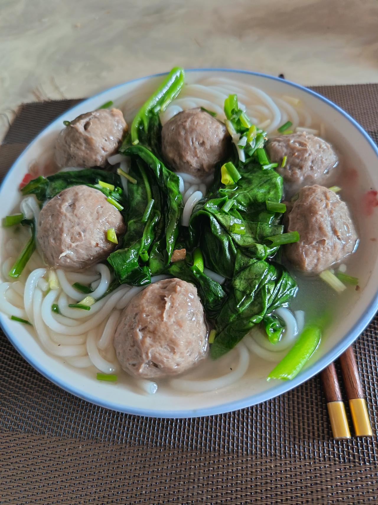 人嘛要减肥，肉肉要减少，让自己好看一点，不仅自己要折腾，而且还花不少钱。

这两