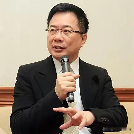 蔡正元警告新加坡：中国对新加坡太客气。该施压就施压，该制裁就制裁。

新加坡总理