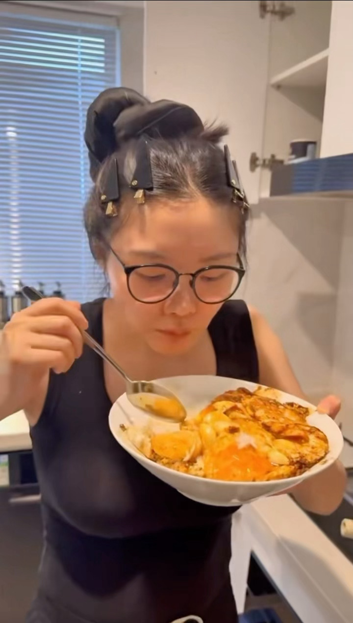 徐冬冬自创椰汁爆蛋 椰树“长公主”的婚后厨房，连做菜都带着品牌DNA是吗！徐冬冬