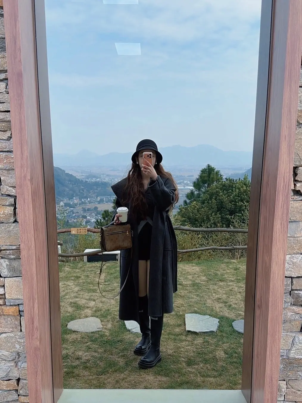 人总需要片刻的快乐