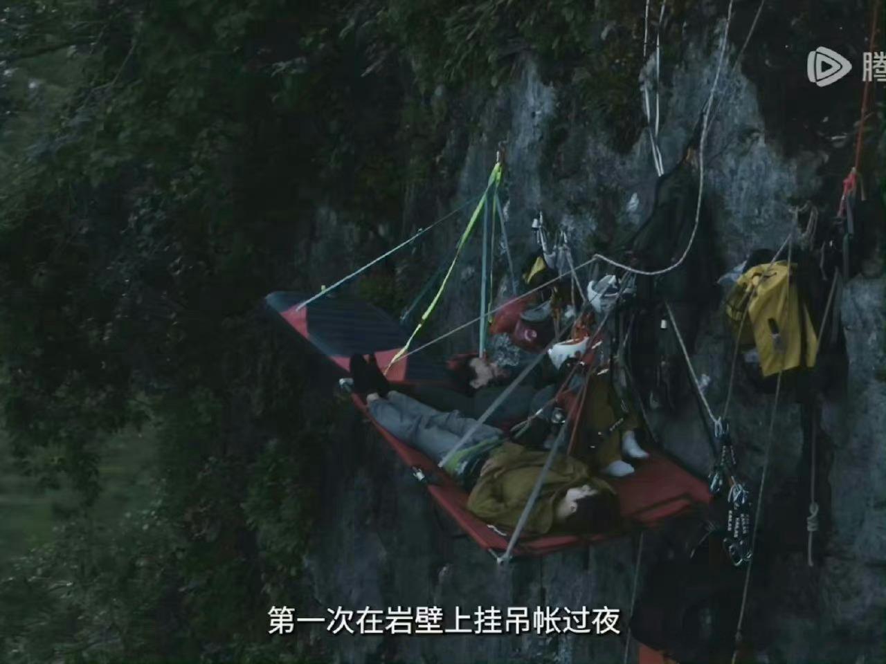 #被王一博抱着也不敢啊#王一博这是在拍啥新剧吗？这真的太吓人了。让我想起来终极笔