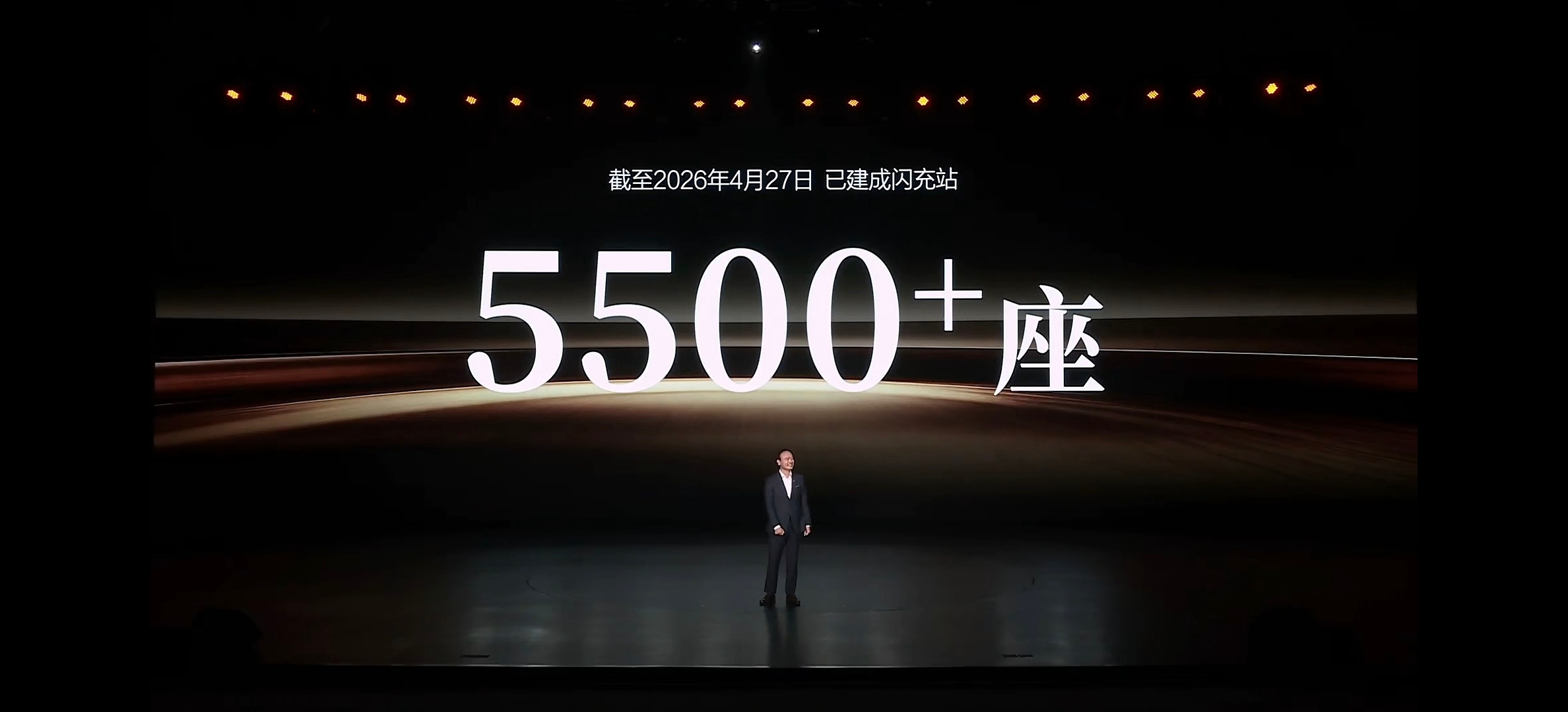 第二代腾势D9配备第二代刀片电池及闪充技术长续航+闪充技术+遍布全国的闪充站纯电