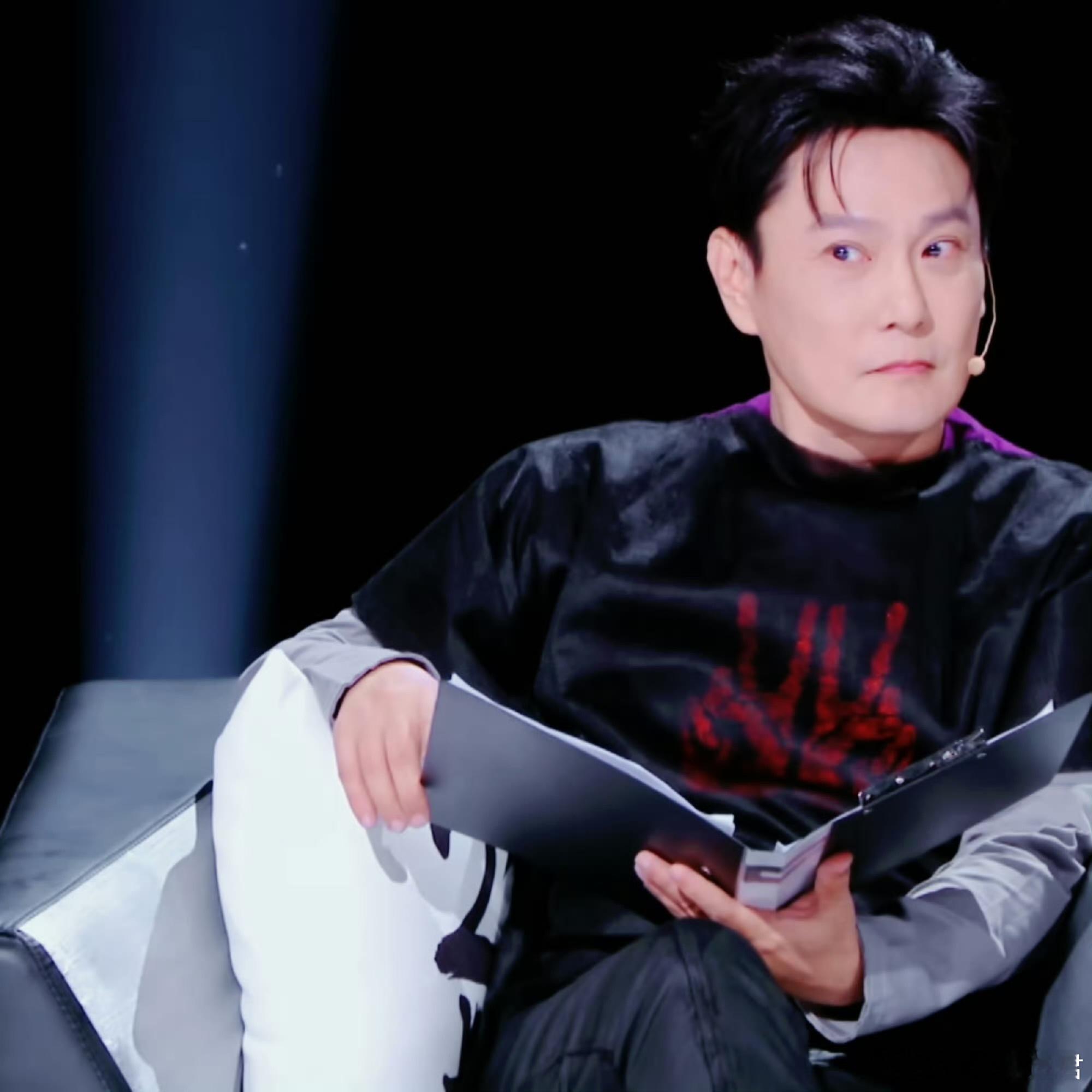 #只有张信哲受伤的世界达成了# 哲哥这周又开始了山顶保卫战，一轮又一轮啊真是不带