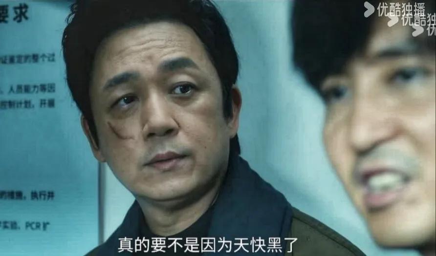 角色还是今天连接昨天的剧情，演员却已沧海桑田。
一夜功夫关宏峰关宏宇兄弟（潘粤明