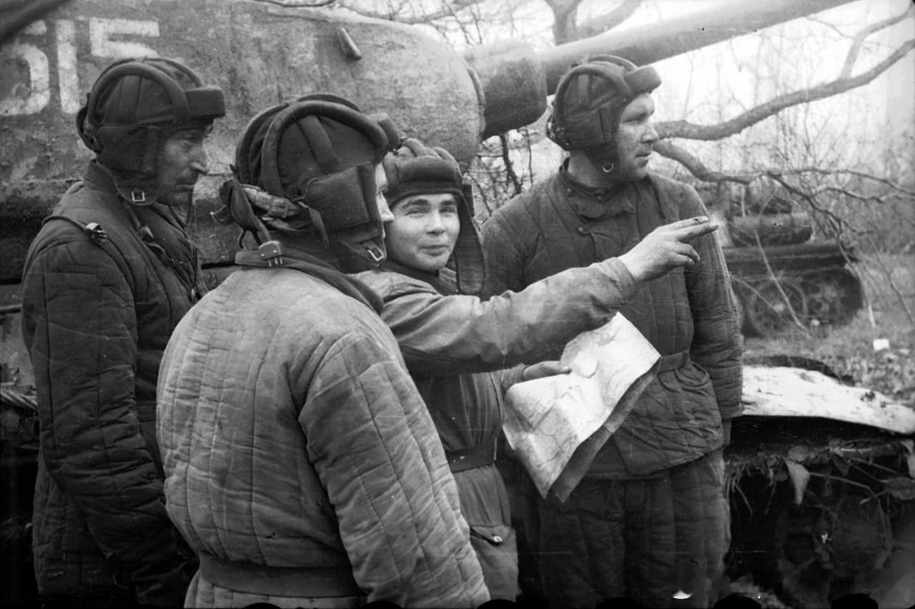 1944年11月乌克兰第3方面军坦克第18军坦克第170旅坦克第1营连长、上尉В