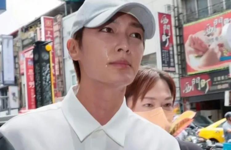 炎亚纶啊 真是白瞎了你长这么帅 到底啥情况啊[泪奔]听他声音整个人都酥了，不管怎