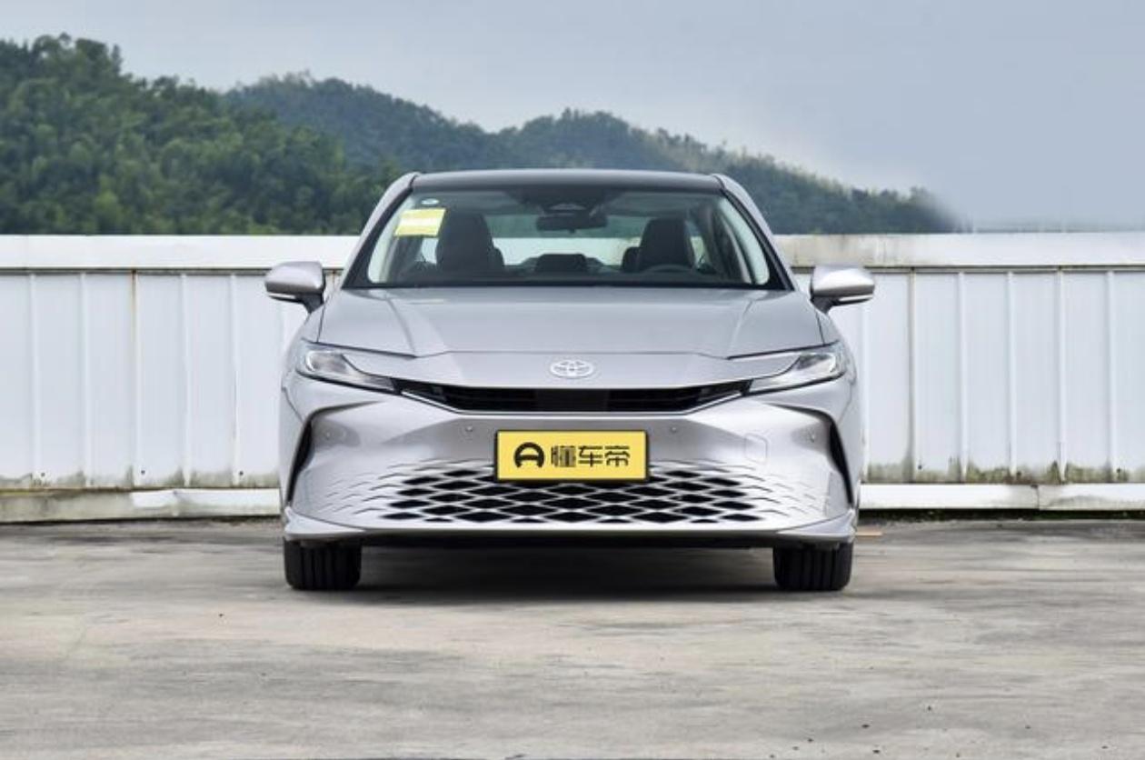 告别“伪大空间”！第九代凯美瑞的“空间魔法”让我明白什么叫“好用”
选车的时候，