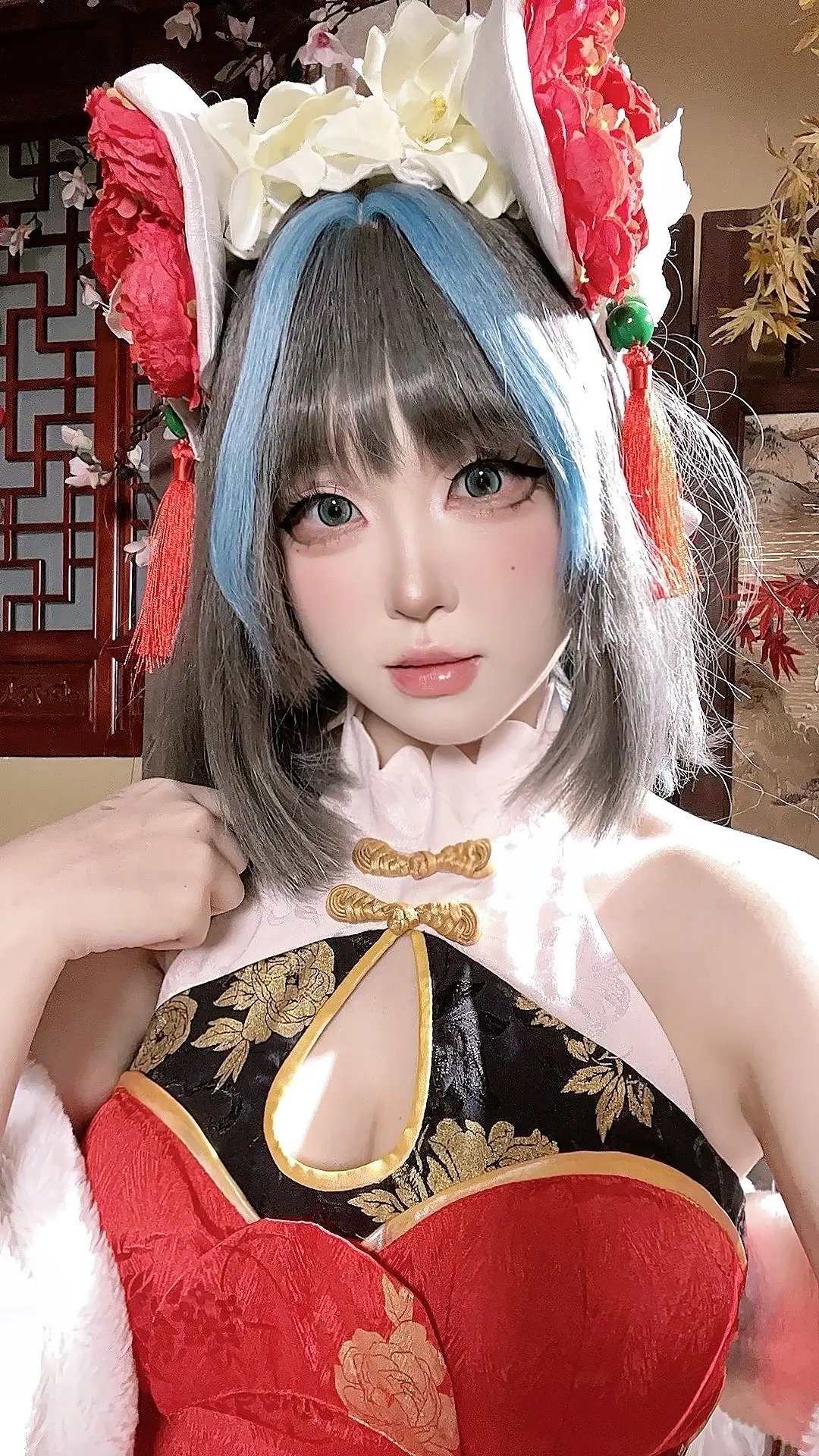 自己吓～自己。