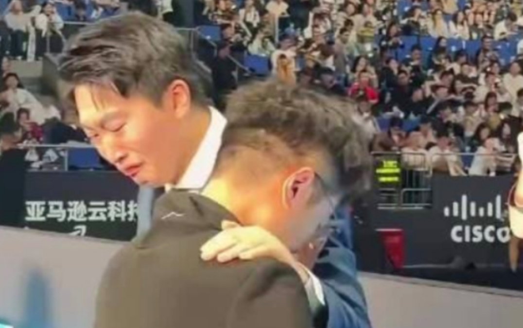 T1战胜AL看到管泽元和米勒真的是绷不住了，真的是这十年间的遗憾啊，很多次就差那