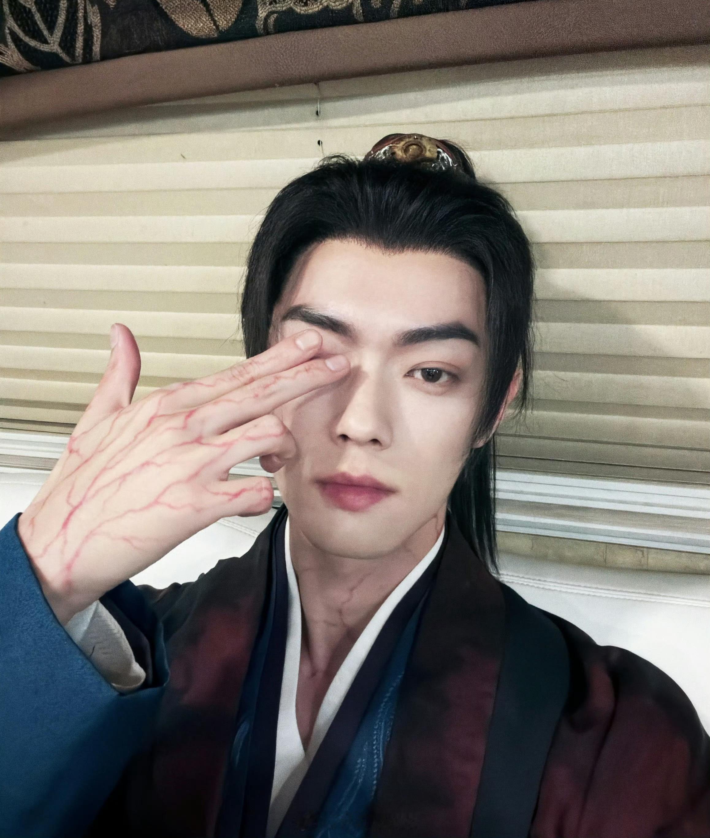 许凯微博最新营业图好权威的骨相