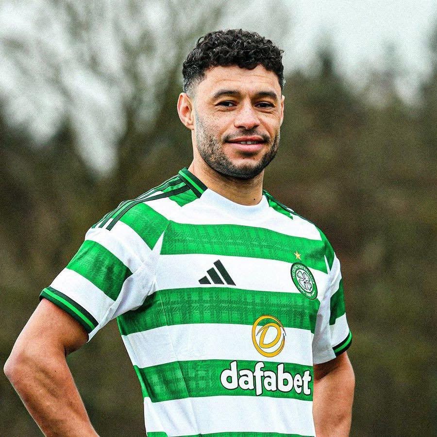 32歲前英格蘭國腳張伯倫自由身加盟些路迪，合約到季尾，有續約多一年嘅條款。呢位前