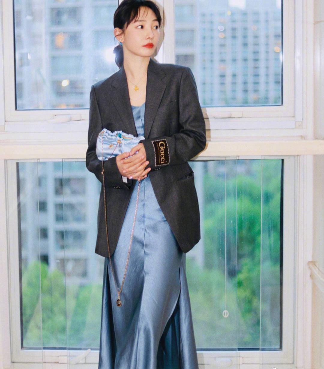想聊聊《浮沉》里白百何的表演，有些情节实在让人忍不住想吐槽，跟现实里的职场差得不