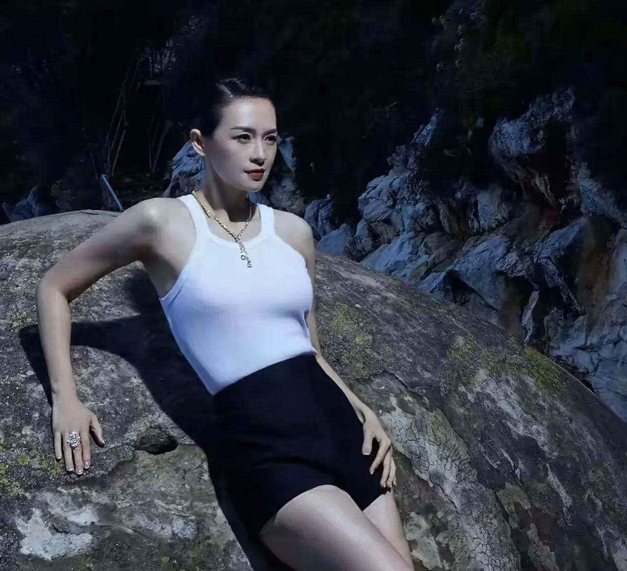 看到如今的章子怡，我就不信汪峰没有后悔过。