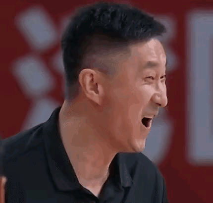 不得不说杜锋胆子真大，一位敢于冒险的战术家。敢同时签下两位大龄外援，吉伦沃特和莫