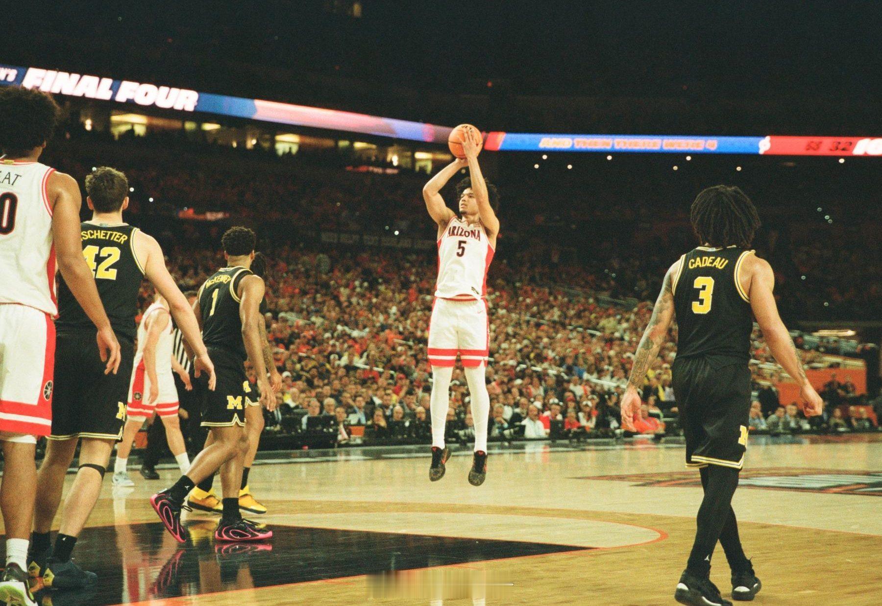 《Clutch Points》记者西格尔（Brett Siegel）：独行侠对弗