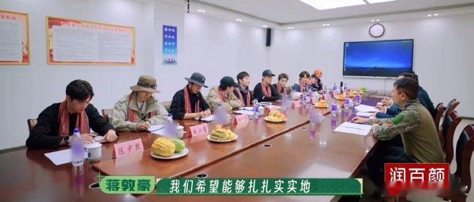 蒋敦豪不愧是十个勤天董事长 温柔又有担当，认真手写发言稿的样子，又帅又让人心动。
