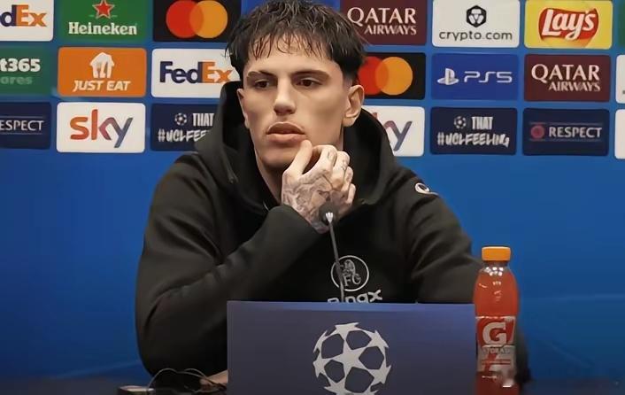 阿根廷小将加纳乔出席了切尔西对阵亚特兰大的欧冠赛前发布会。这件事本身对加纳乔就是