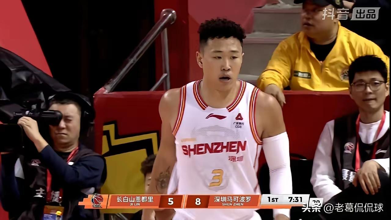 贺希宁这个赛季的蜕变，是肉眼可见的！
       在对吉林队的比赛中，再次打出