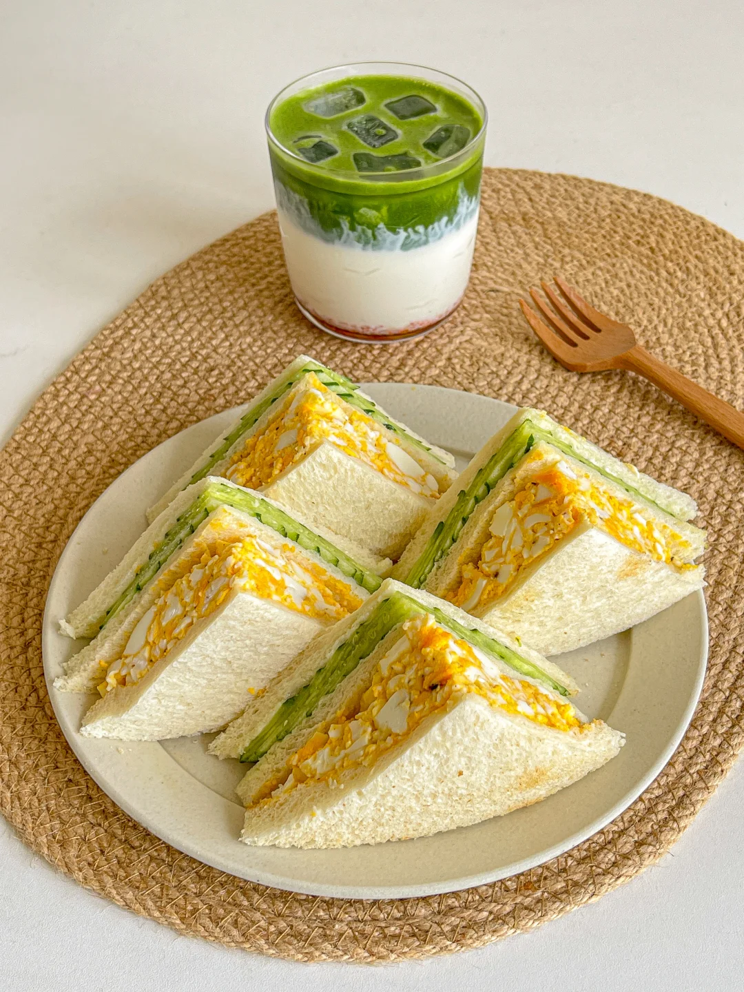 快手早餐🍞黄瓜鸡蛋三明治🥪桂花抹茶拿铁🍵