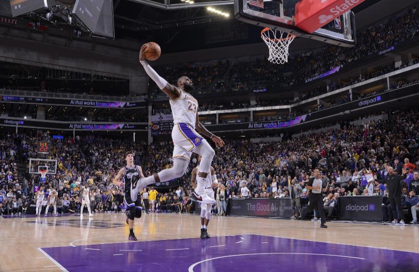在今日发布的最新一期播客节目《No Fouls Given》中，前NBA球员丹尼