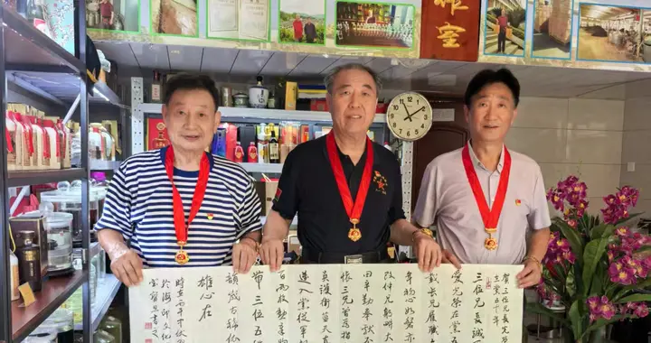 彭宝恩:一场小小的亨嘉之会 贺三兄长“光荣 在党50年”