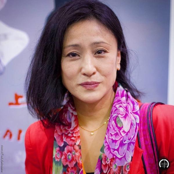 这位日本女演员曾经在香港拍过不少电影，她在16岁便已获得日本空手道比赛冠军，19