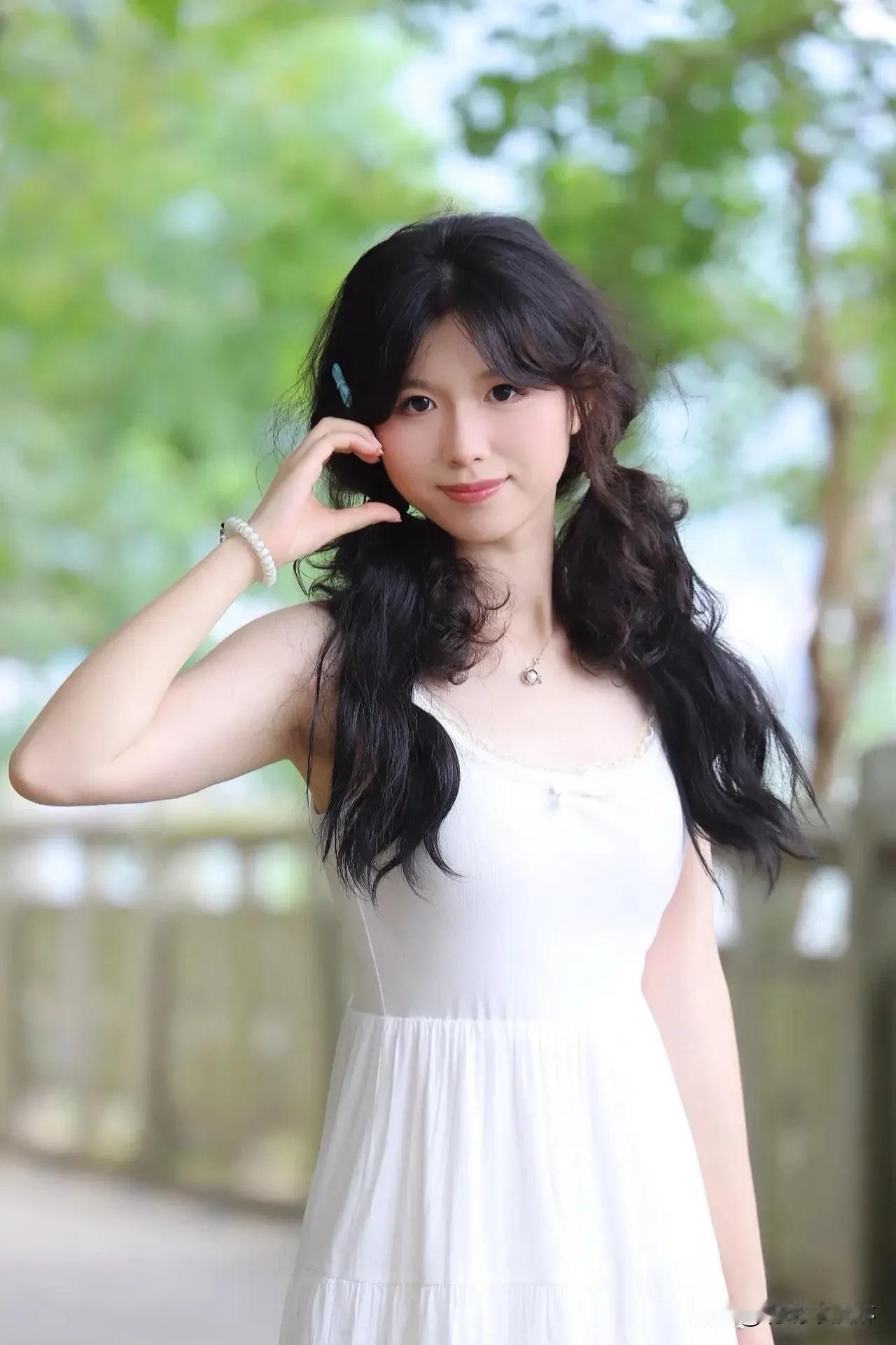 少女感不是年龄，是状态！  
每天保持微笑，穿搭轻盈，活力满满～  
生活处处是
