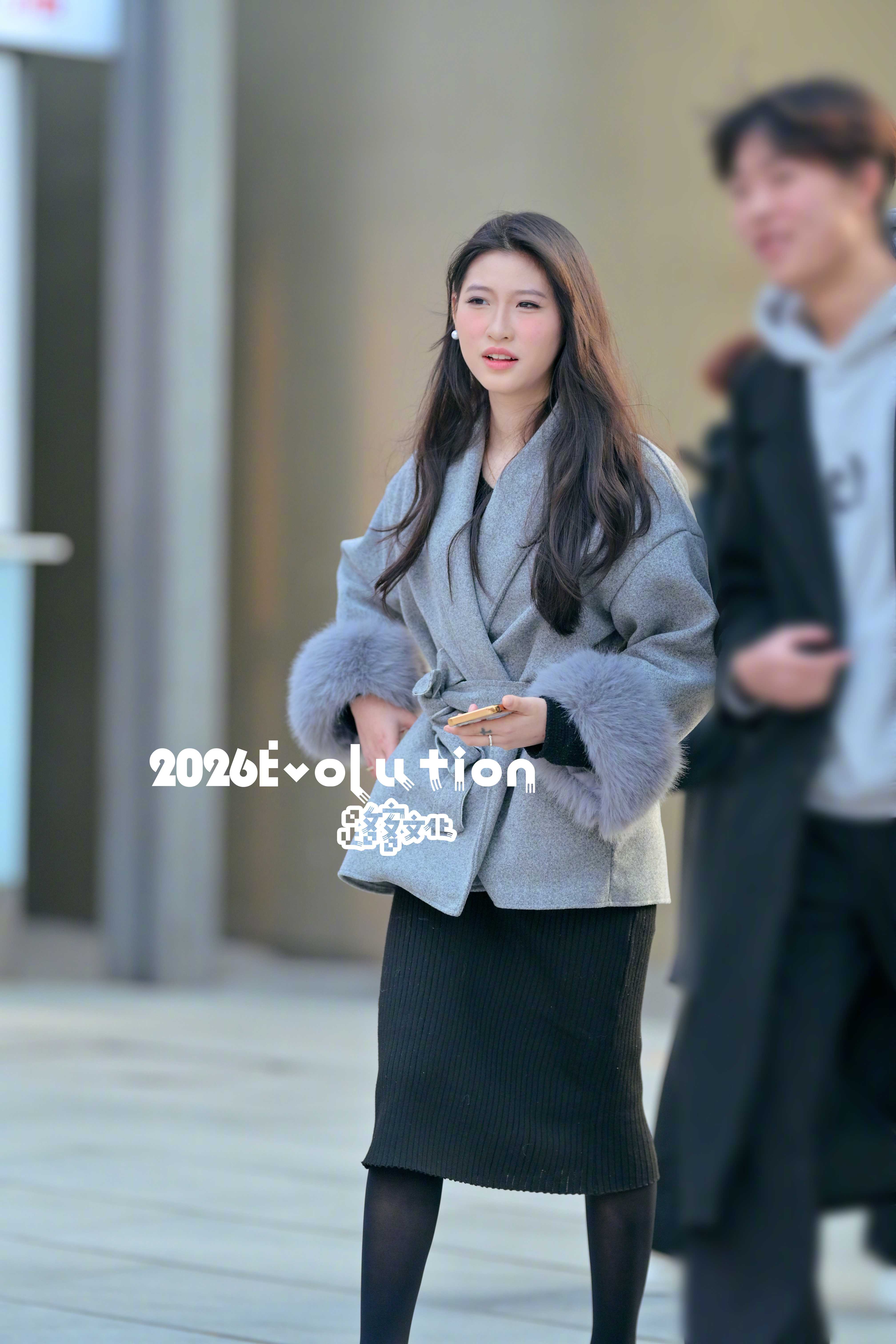 最近还有点冷来重庆晚带个薄的羽绒服好点，收纳后只有一盒餐巾纸大小那种很合适！ 