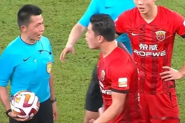 公平？上海海港获得公平竞赛奖比马宁获得最佳裁判还意外。
  最能证明上海海港具有