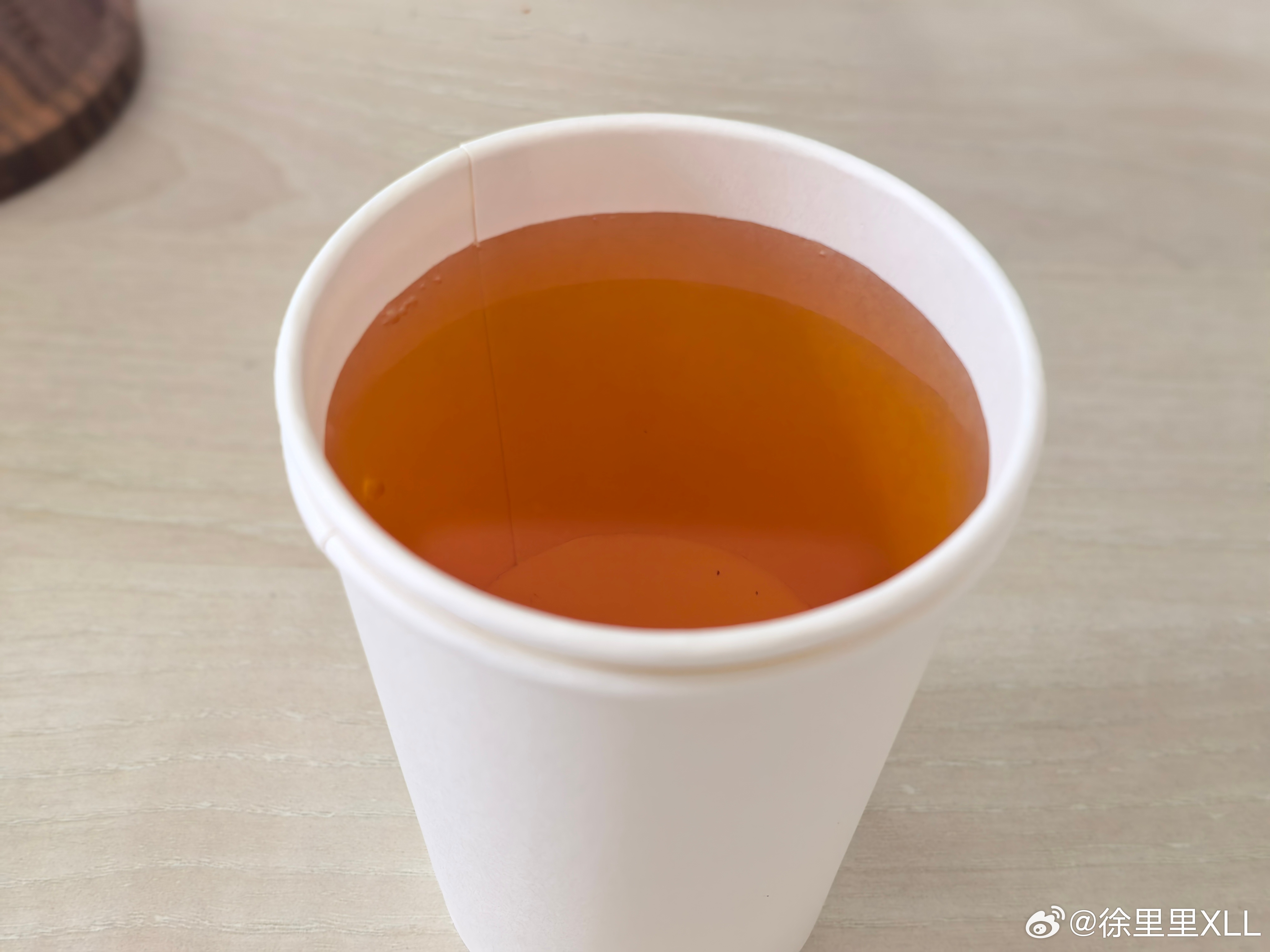 智界送的茶具，宁德时代送的茶叶。太麻烦了。还是用一次性纸杯泡的解渴。