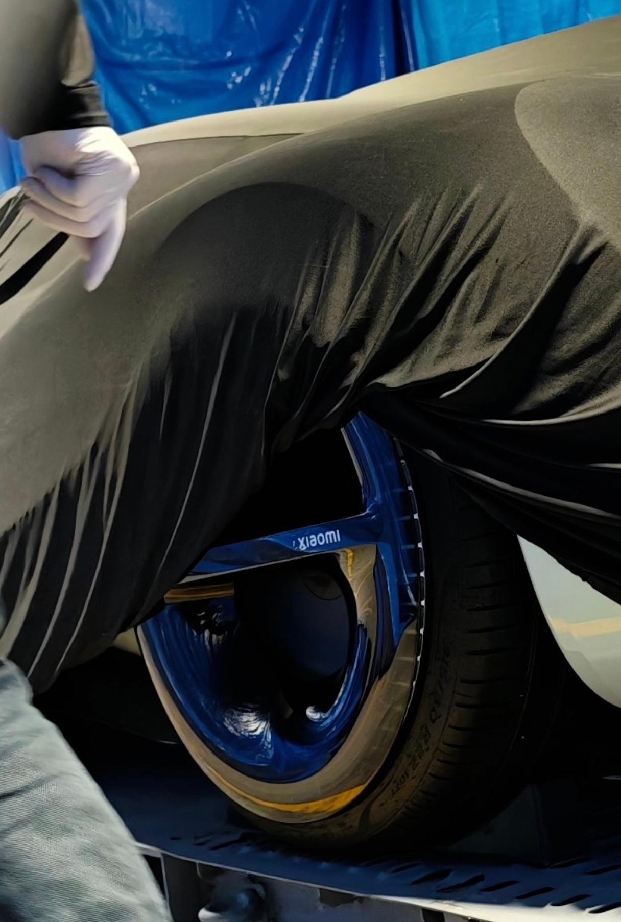 终于，要来了？之前曝光过小米有双门超跑，海外曝光小米神秘新车一位车迷在西班牙巴塞