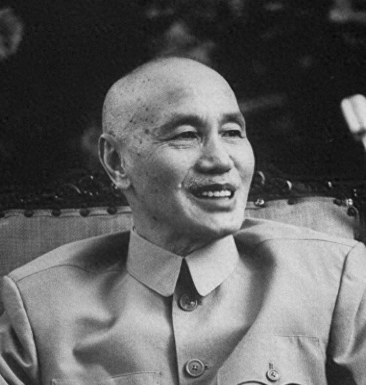 新中国成立初期拥有重兵的开国将帅为何没有人敢自立为王形成新的军阀？
1950年2