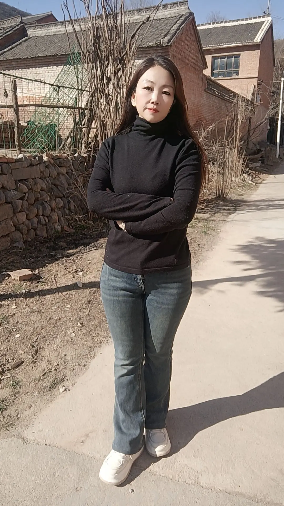 人到中年，前方无人引路，后方无人托底，活成悟空，撞了南墙自己补，闯了风...