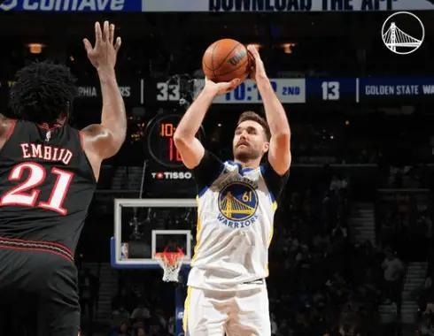 逐帧复盘费城和勇士最后一分半——超级精彩的比赛这是一场非常具有戏剧性比赛，上半场