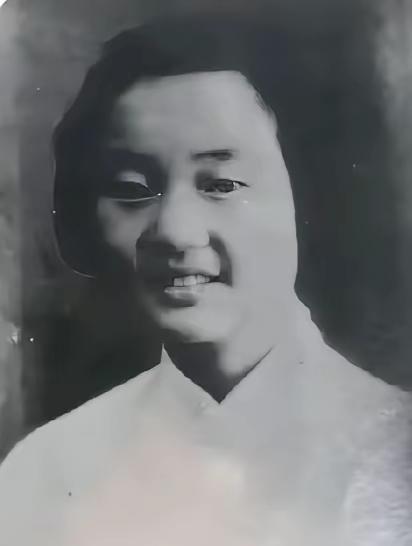 1940年，张露萍被点“天灯”，由于我党地下组织不慎暴露，引发了震惊全国的“军统