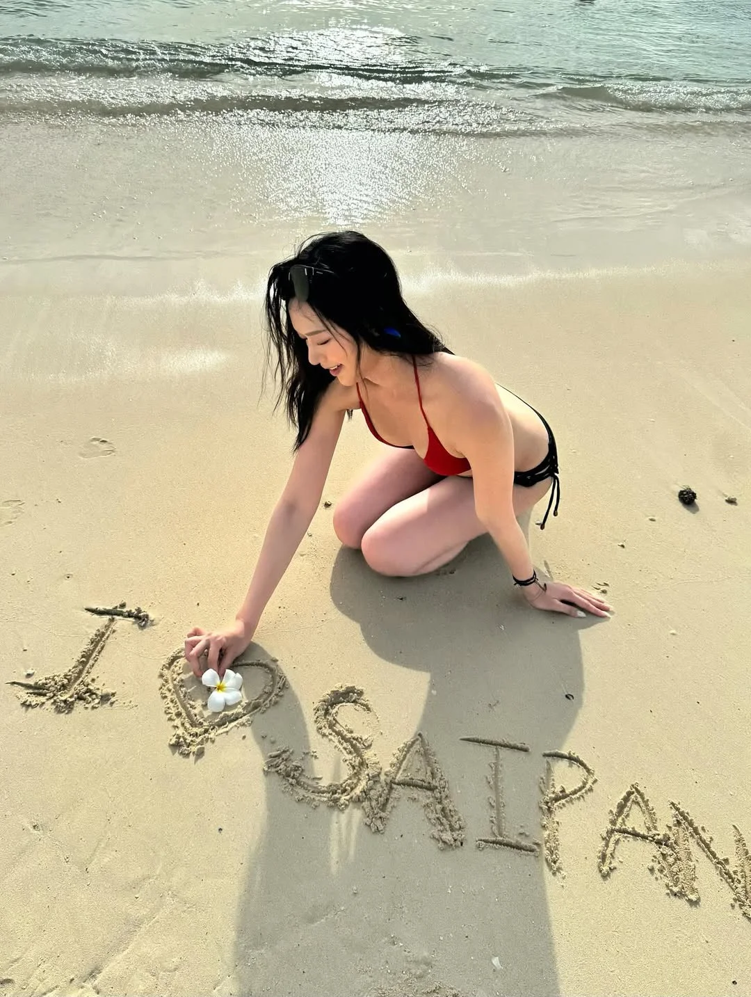 TVB港姐冠军冯盈盈晒海边照，身材真好