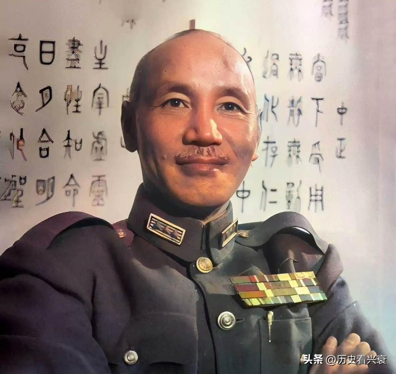 蒋介石这辈子下野过三次，每次退之前都有人头落地。

1927年下野前，他把第十军