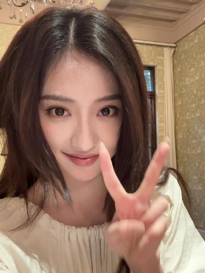 胡连馨 