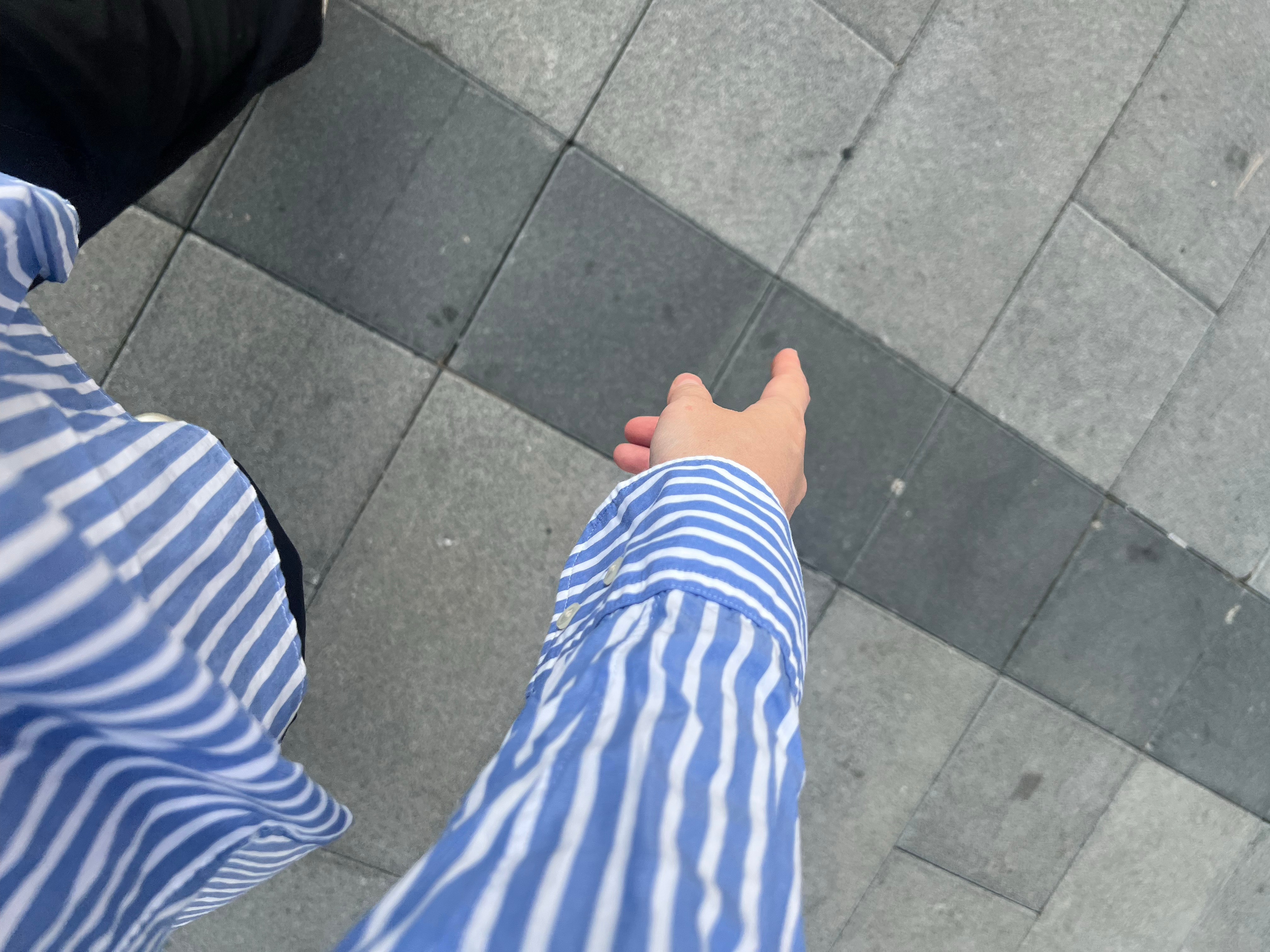 现在的天气很舒服了～不是很冷也不是太热衬衫可以穿起来了～给生活加点flow