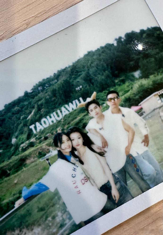 #沈月镜头下的桃花坞众人##沈月桃花坞收官发文# 沈月的文字记录了她在桃花坞的喜