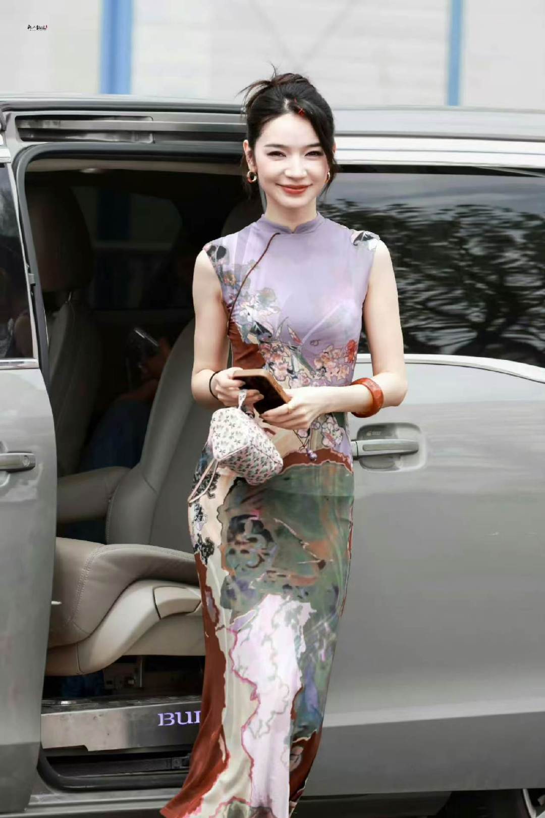 代斯友情出演万花世界万花世界阵容 代斯解锁《万花世界》《风华名媛》单元，民国旗袍