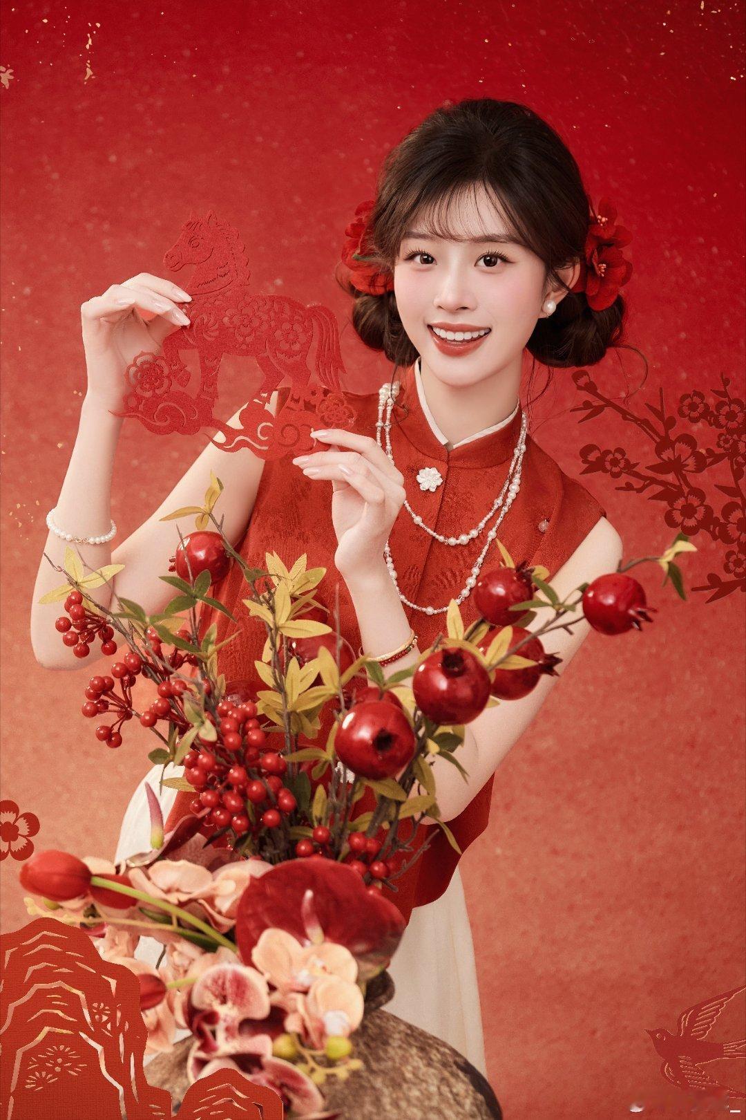 钟雯冠新春灵动大片钟雯冠太喜欢雯冠了！灵动又绝美的样子超有年味，看得人心里乐开了