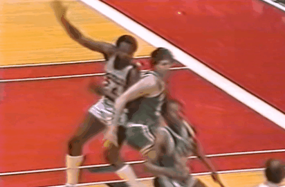 别说90S了80S想找区域防守都能找一堆。无球包夹不很正常，谁会老老实实的在罚球