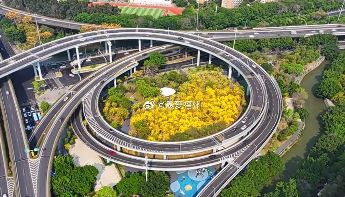 福州风铃木公园旁 将建商业配套
据悉，风铃木公园东侧的三角地，将以商业商务用地招