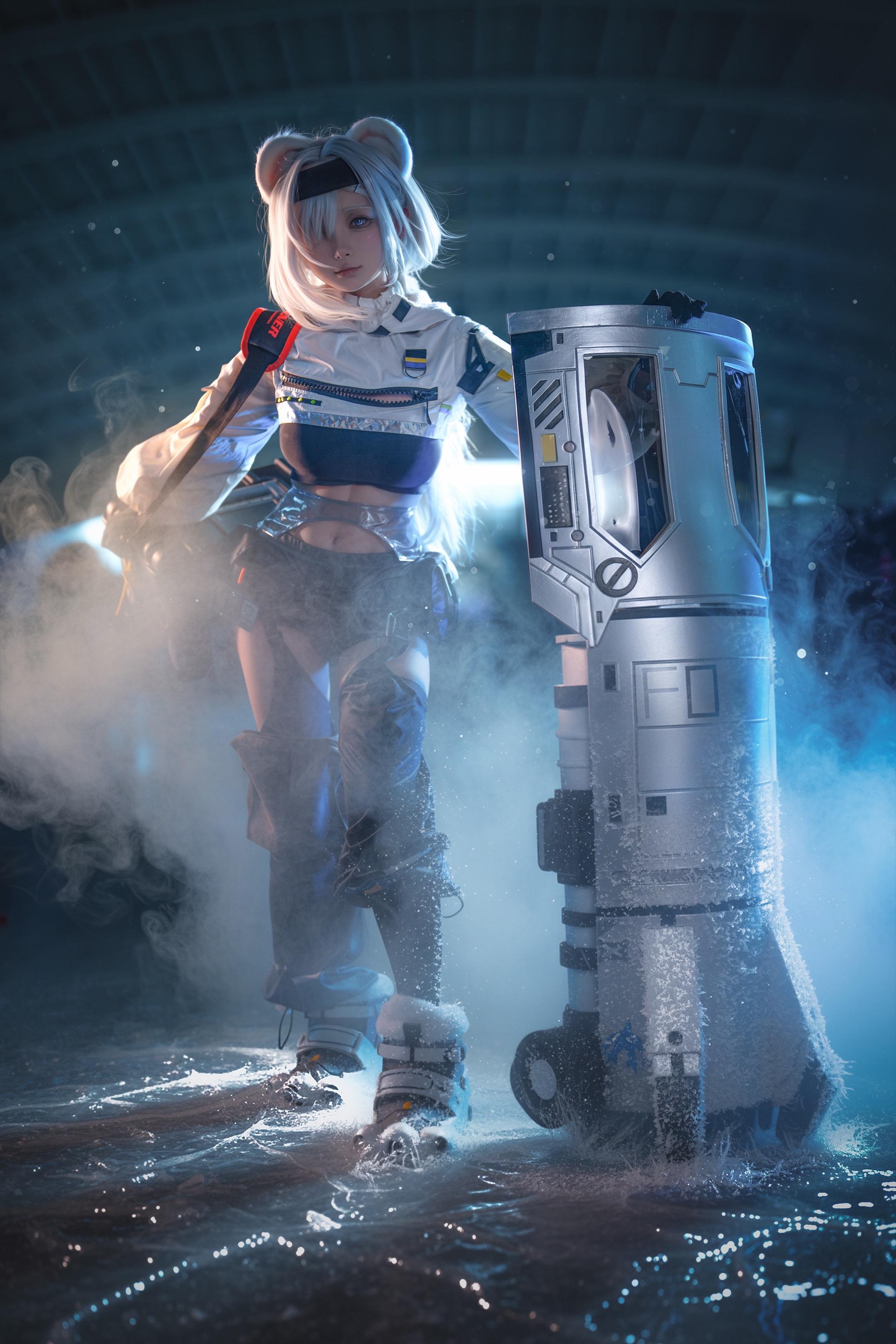 “博士，我们需要尽快撤退！你还有力气吗？我背你走...….不，抱你走行...