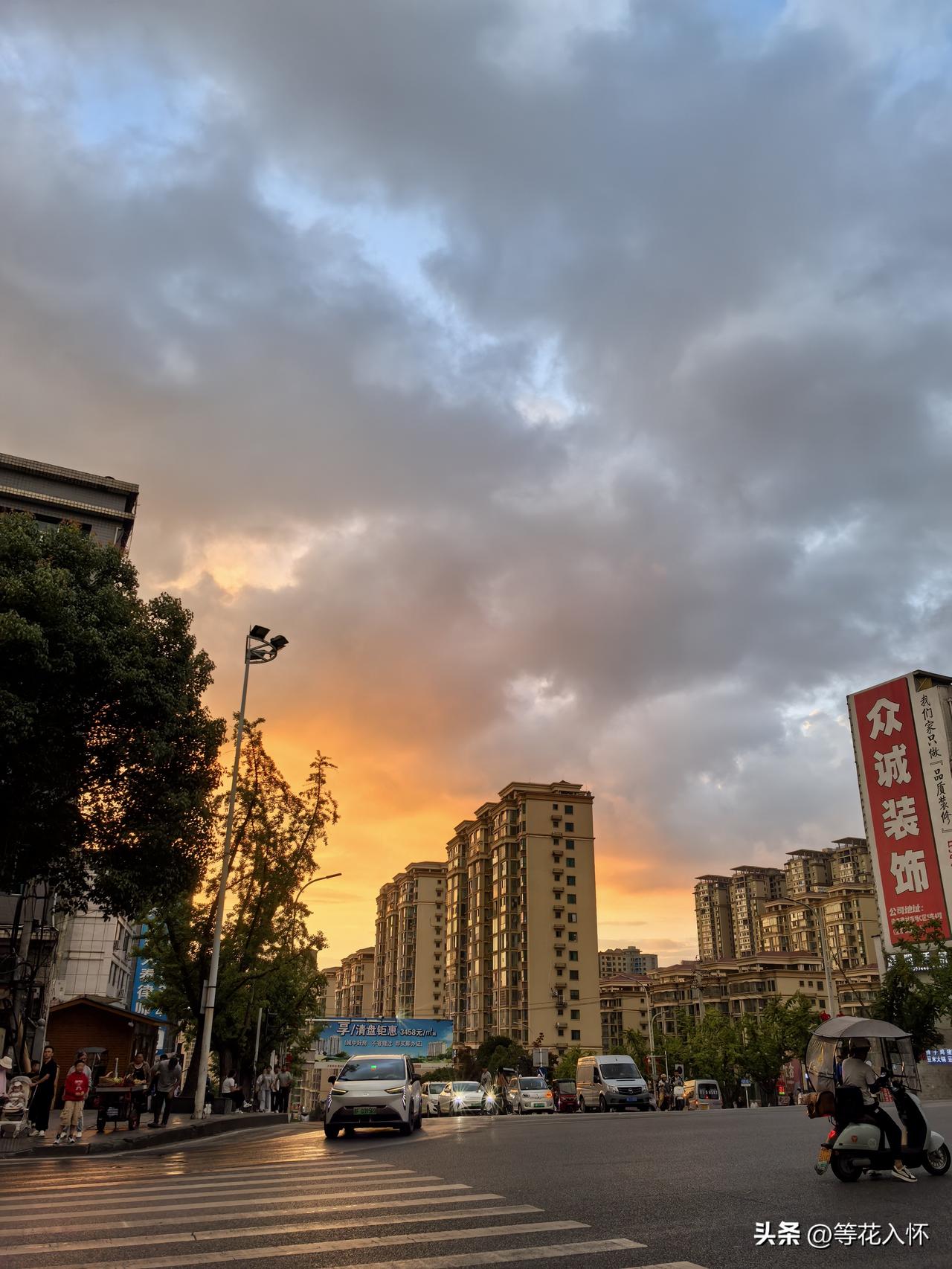 古龙写的最好的书是哪本有情剑客无情剑。这本书连载时叫铁胆大侠魂，写的是李寻欢，一