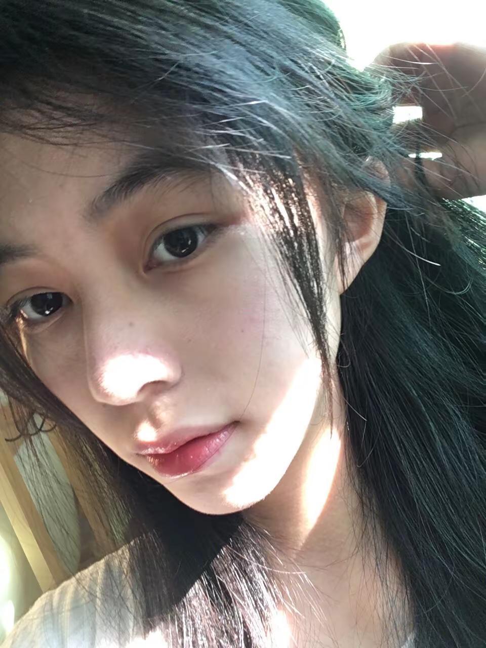 看到你漂亮的眼睛能一直笑，也算我幸福的一种