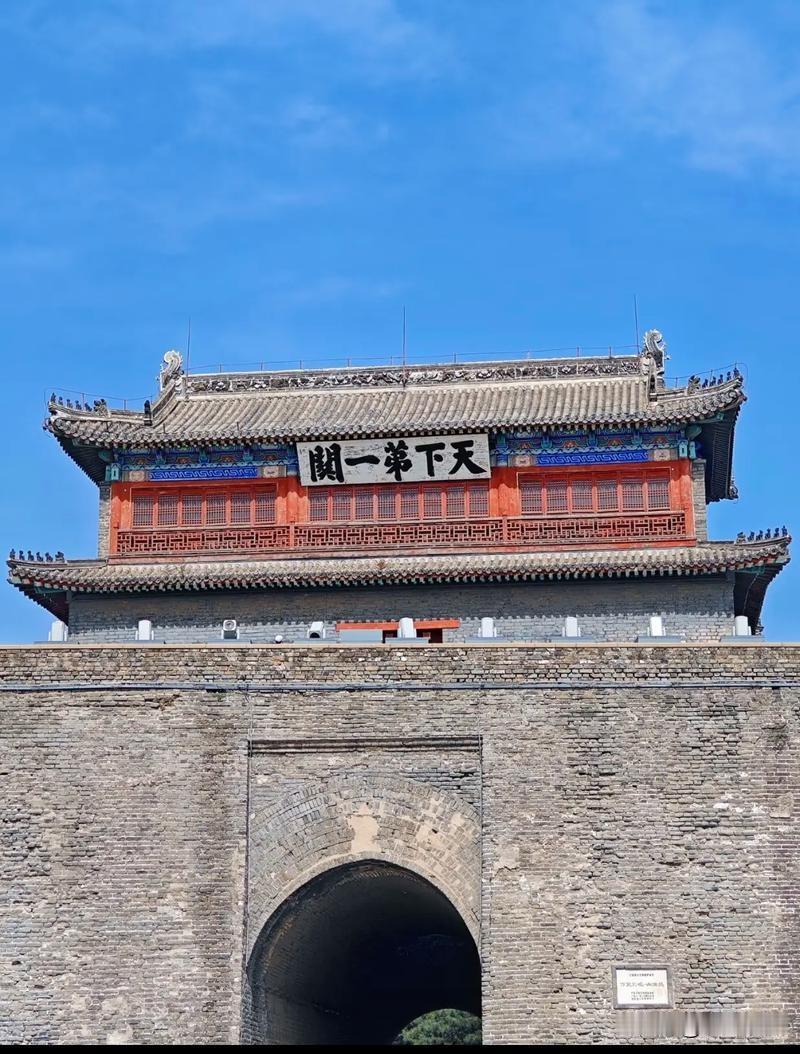 长久以来大众普遍认为明长城东部起点是山海关，素有“天下第一关”的美誉。明朝修筑长