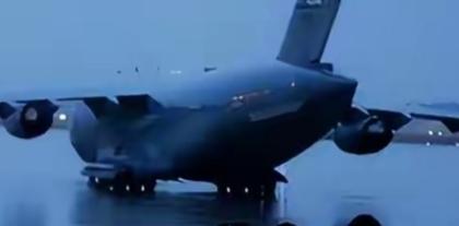 20日晚，特朗普乘坐“空军一号”从马里兰州安德鲁斯联合基地起飞，准备前往瑞士达沃